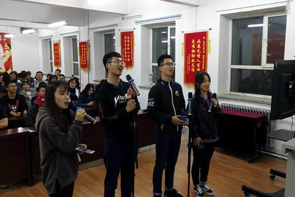 伟德victor1946社团联合会举办“喜迎国庆,唱响未来”主题文艺晚会12.jpg 伟德victor1946社团联合会举办“喜迎国庆,唱响未来”主题文艺晚会12.jpg